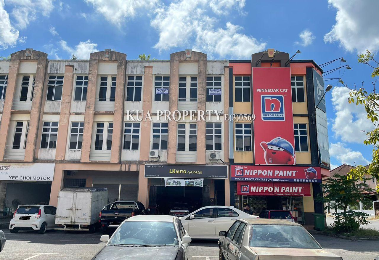 3 storey shophouse For Sale Located at Batu 12, Kuching