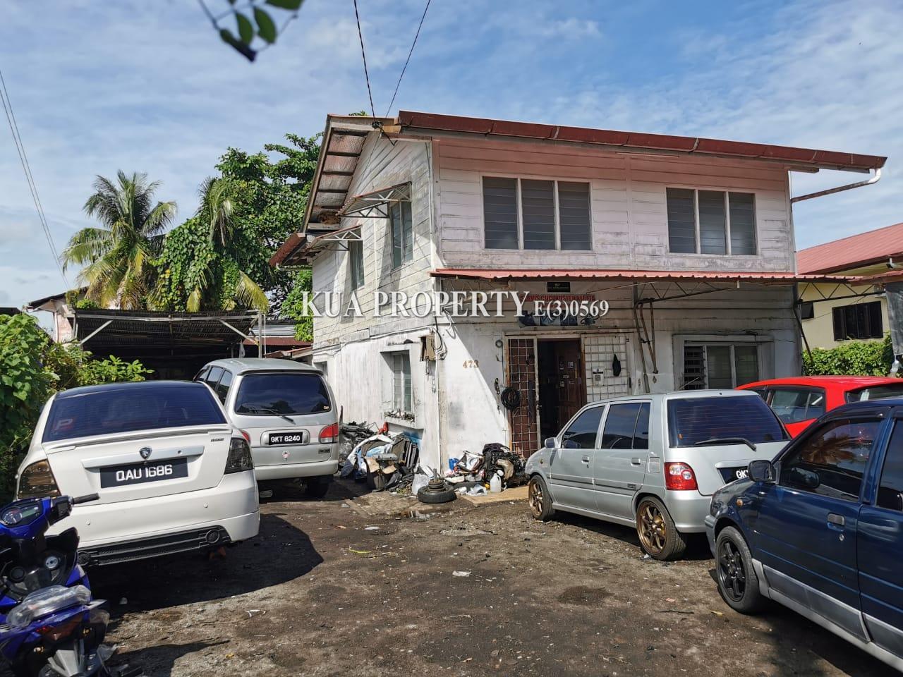 Detached lot with wooden house For Sale! at jalan matang Kuching