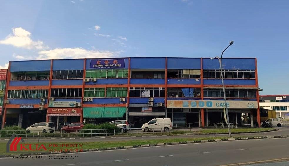 Triple Storey Intermediate Shoplot FOR SALE! Located at City Square, Pending