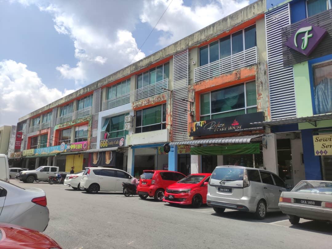 1st Floor Intermediate Shoplot For Rent at Matang